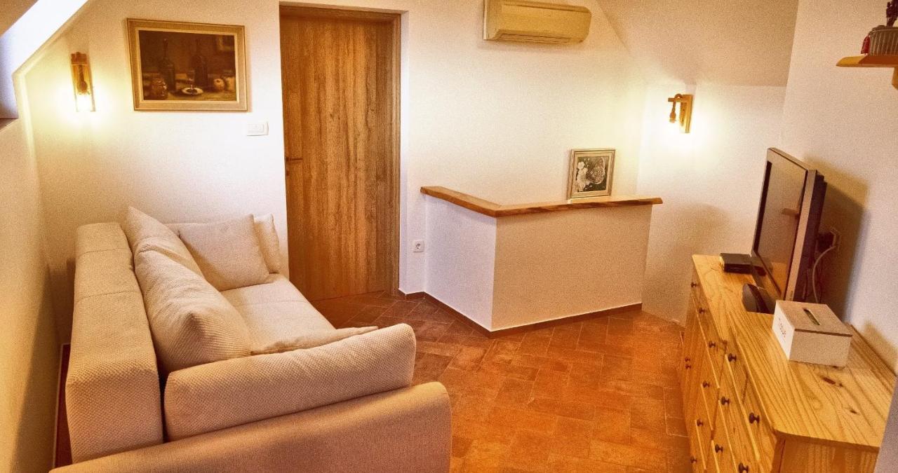 Vineyard Cottage Podrzaj 오토세크 외부 사진